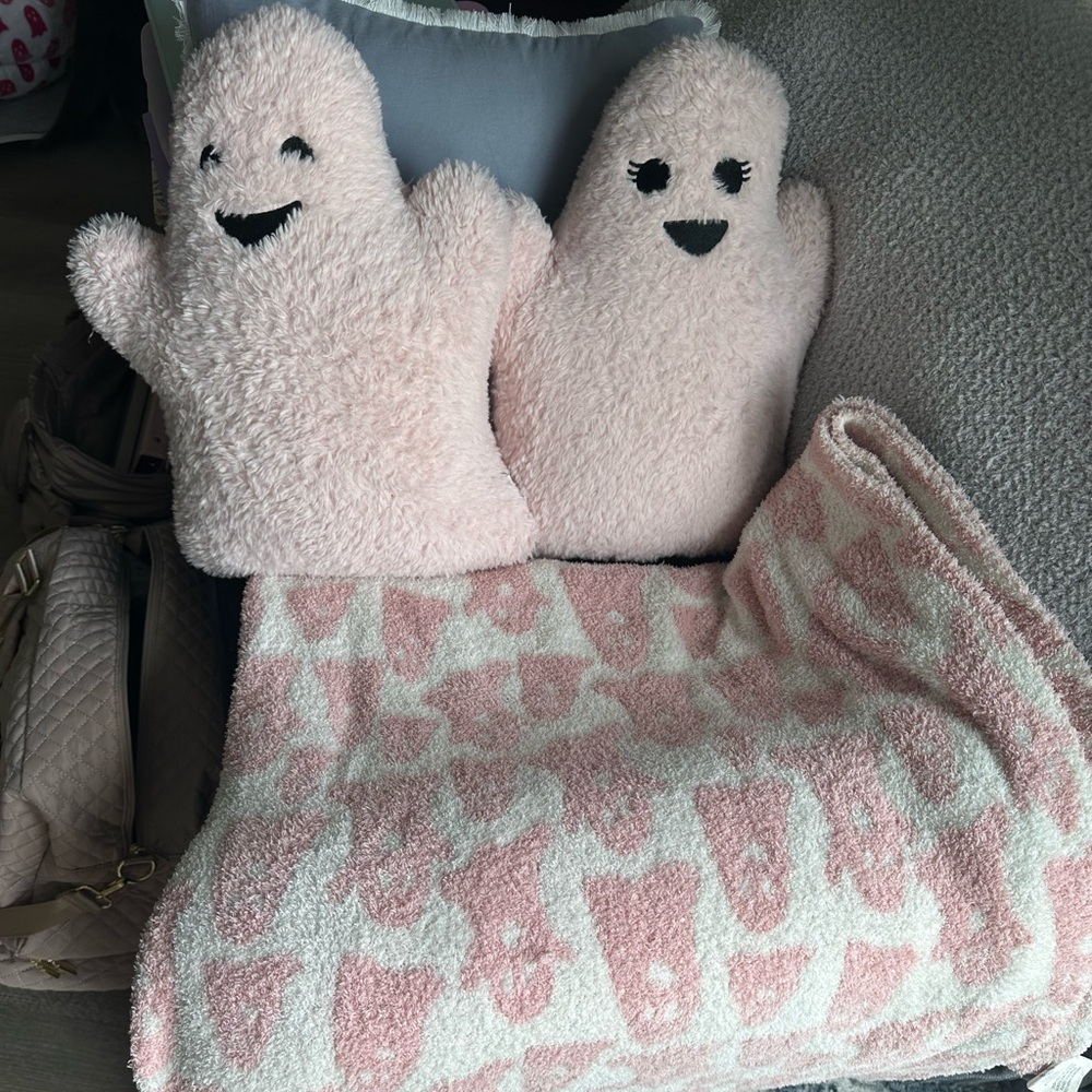 cupcakes & cashmere Pink Ghost Blanket and Pillow Set